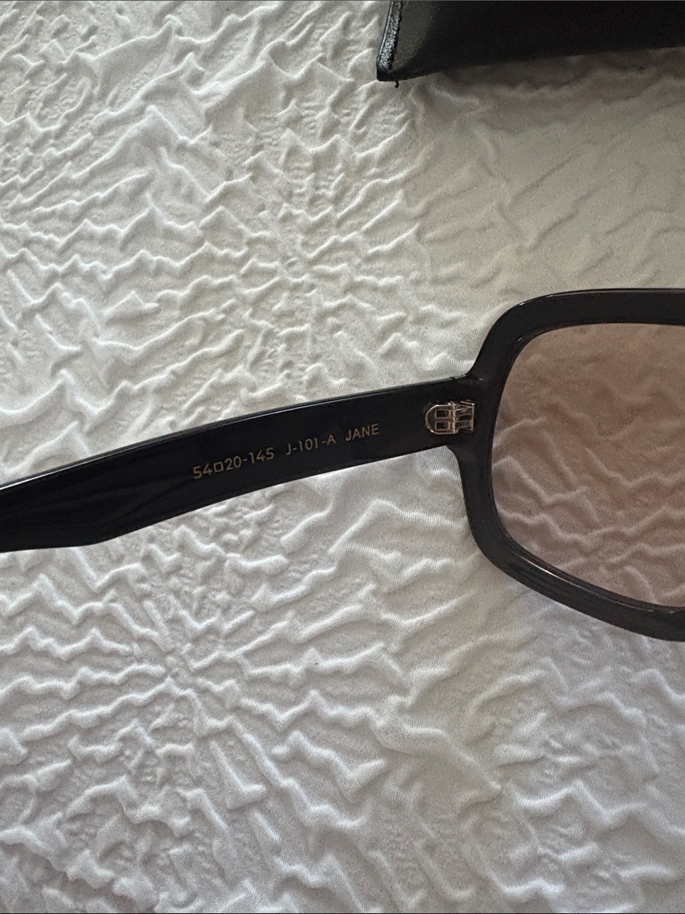 Elisa Johnson Jane Sunglasses in Gloss Black - Picture 5 of 6
